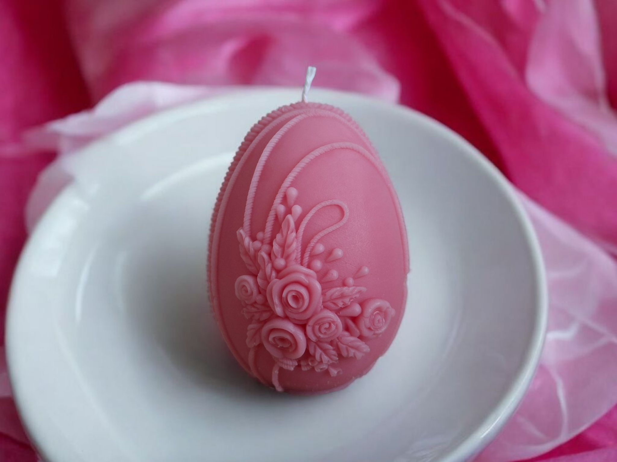 Klein eivormige kaars met boeket