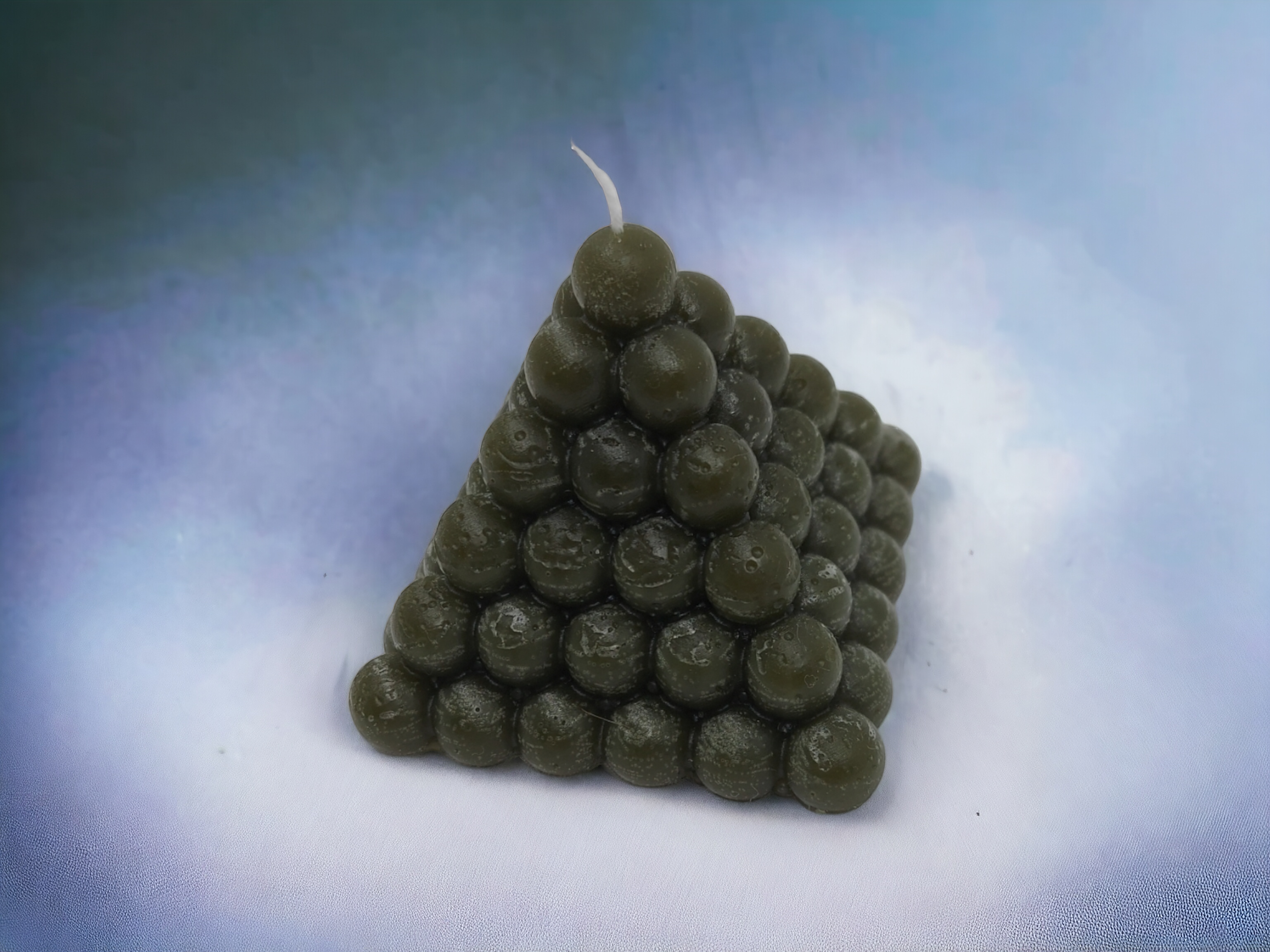 Kleine bolletjes piramide kaars